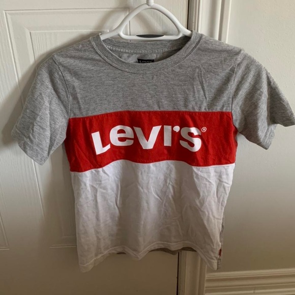 Levi’s tee - in great condition - Picture 1 of 2